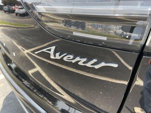 Used 2022 Buick Envision Avenir w/ Technology Package II image 10