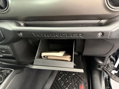 Used 2018 Jeep Wrangler Unlimited Sport AWD/4WD image 65