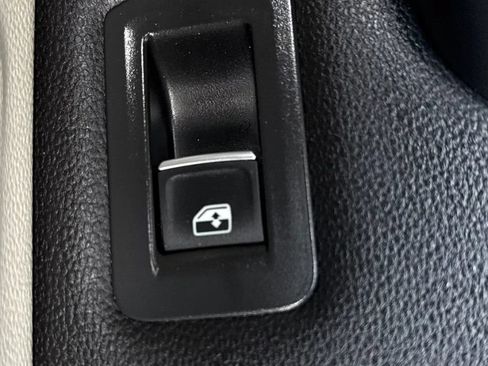 Used 2020 Volkswagen Tiguan SE R-Line AWD/4WD image 32