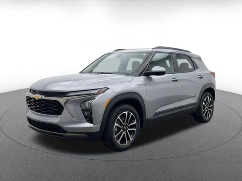 Used 2025 Chevrolet TrailBlazer LT FWD image 3