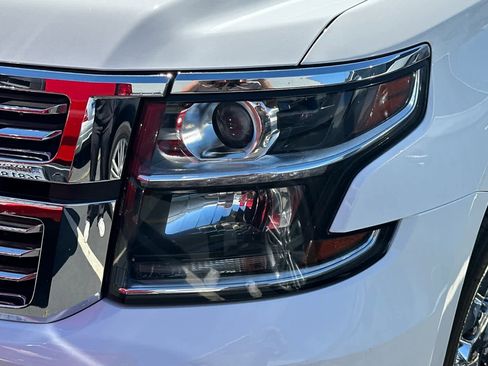 Used 2019 Chevrolet Suburban Premier AWD/4WD image 10