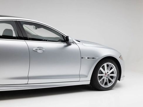 Used 2016 Jaguar XJ R-Sport RWD image 31