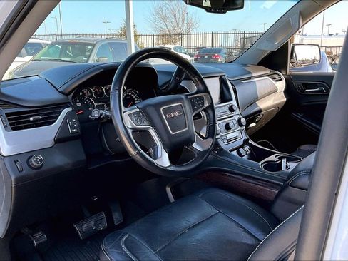 Used 2017 GMC Yukon SLT image 16