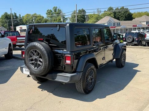 Used 2024 Jeep Wrangler Unlimited Sport AWD/4WD image 6
