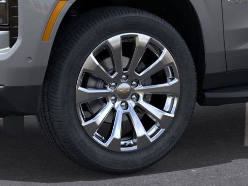 New 2026 Chevrolet Suburban Premier w/ Sun And Tow Package AWD/4WD image 9