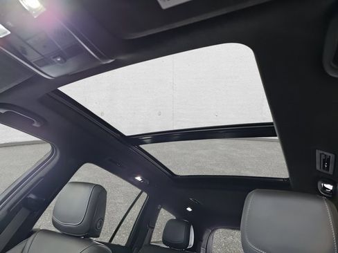 Used 2025 Cadillac XT6 Sport w/ Platinum Package image 33