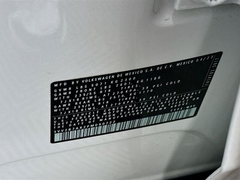 Used 2023 Volkswagen Tiguan SE AWD/4WD image 12