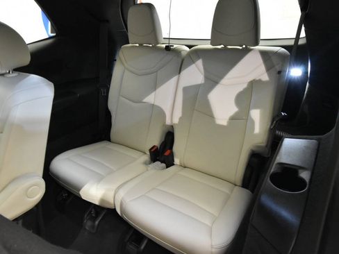 Used 2023 Cadillac XT6 Sport w/ Technology Package AWD/4WD image 15