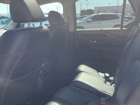 Used 2023 Honda Pilot Touring image 6
