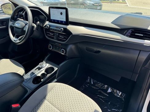 Used 2022 Ford Escape SE FWD image 6