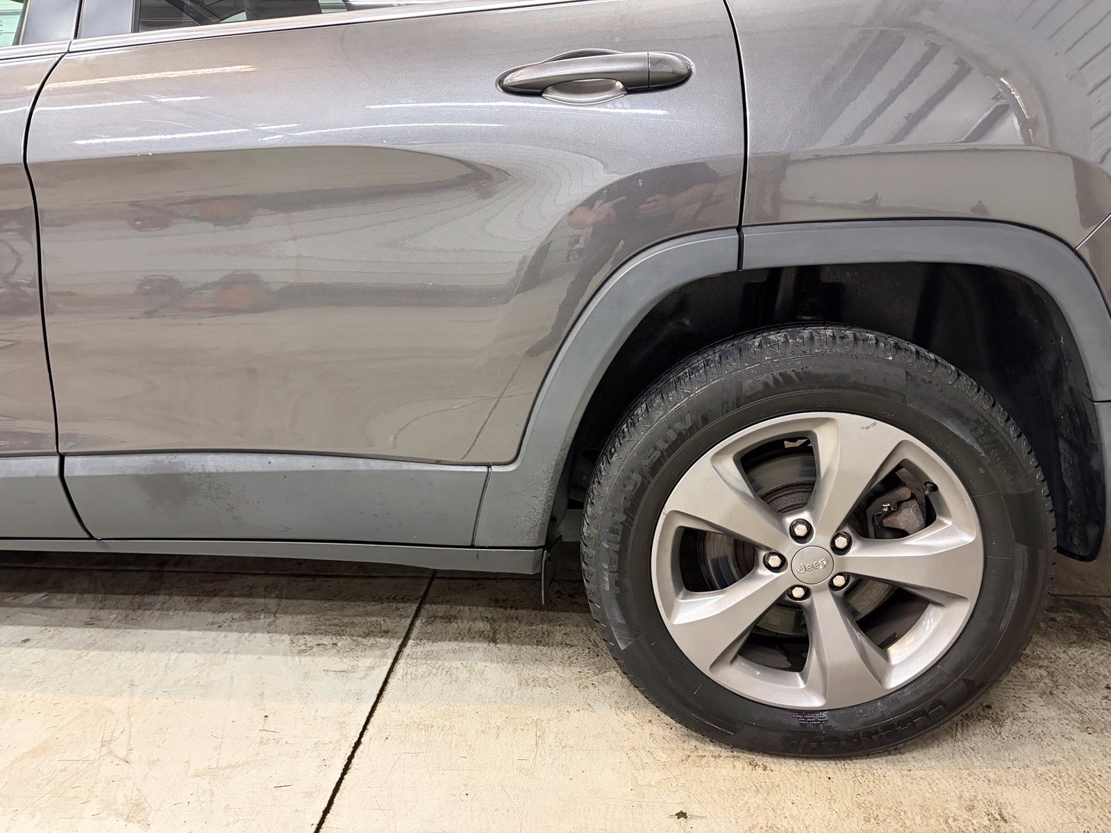 Used 2019 Jeep Cherokee Limited AWD/4WD image 8