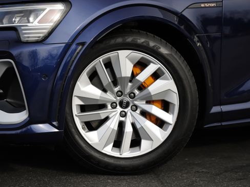 Used 2022 Audi e-tron S Prestige image 2