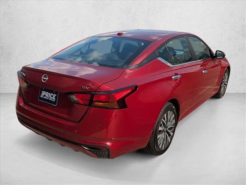 Used 2024 Nissan Altima 2.5 SV FWD image 5