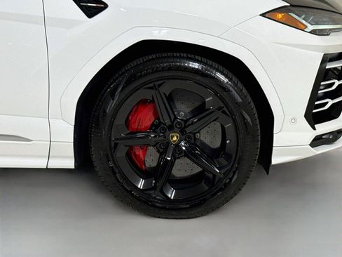 Used 2020 Lamborghini Urus AWD/4WD image 40