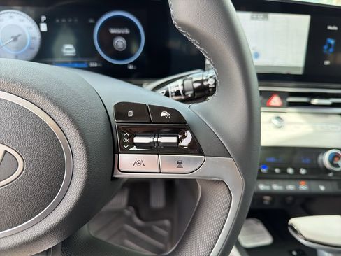 New 2026 Hyundai Elantra Limited FWD image 22