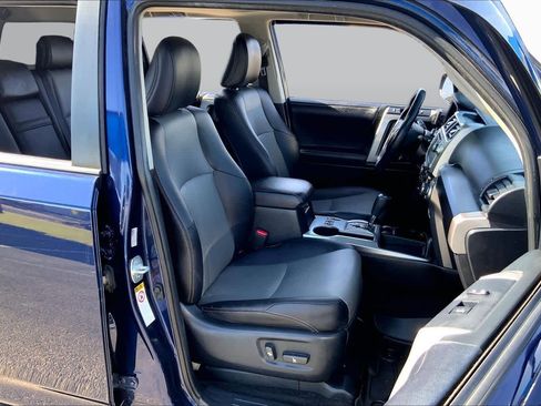 Used 2018 Toyota 4Runner SR5 Premium RWD image 9