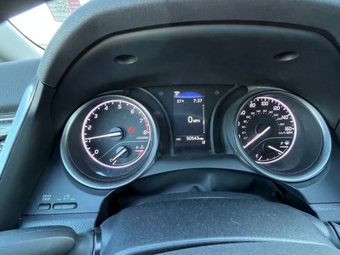 Used 2024 Toyota Camry SE image 9