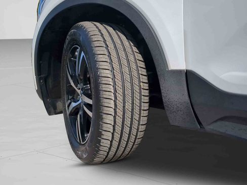 Used 2023 Volvo XC40 B5 Plus image 65