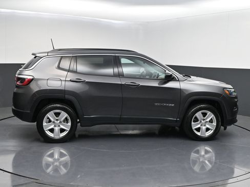 Used 2022 Jeep Compass Latitude AWD/4WD image 8
