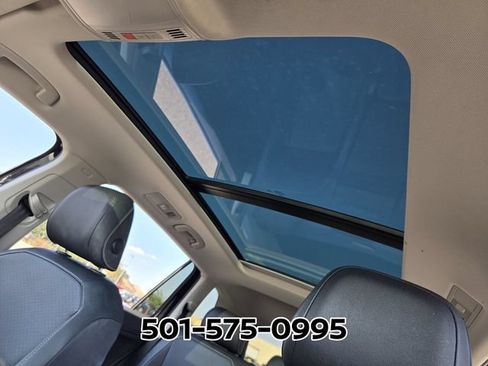 Used 2023 Volkswagen Tiguan SE AWD/4WD image 9