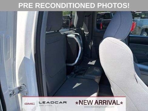 Used 2011 Toyota Tacoma 4x4 Access Cab V6 w/ TRD Sport Pkg image 12