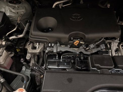 Used 2021 Toyota RAV4 XLE image 18