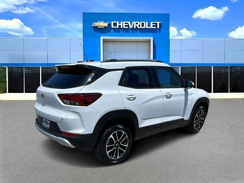 Used 2026 Chevrolet TrailBlazer LT FWD image 3