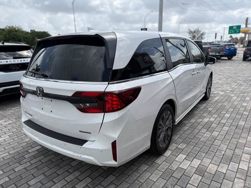Used 2025 Honda Odyssey Touring image 11