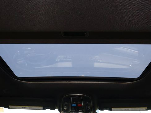 Used 2025 Jeep Grand Cherokee Laredo X RWD image 14