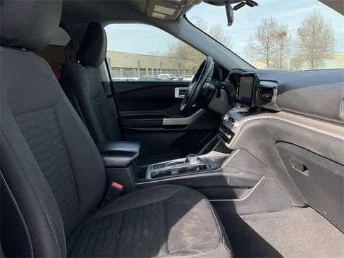 Used 2020 Ford Explorer XLT image 17