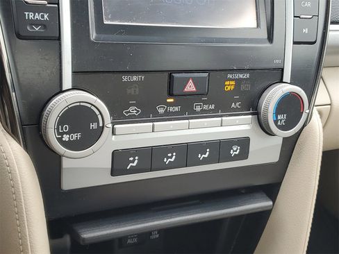 Used 2012 Toyota Camry LE image 29