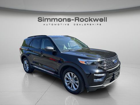 Used 2023 Ford Explorer XLT w/ Equipment Group 202A AWD/4WD image 7