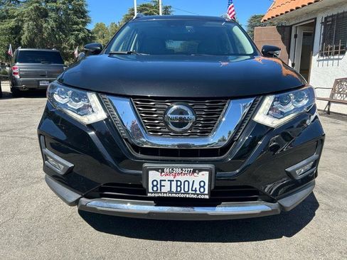 Used 2018 Nissan Rogue SL w/ Premium Package FWD image 2