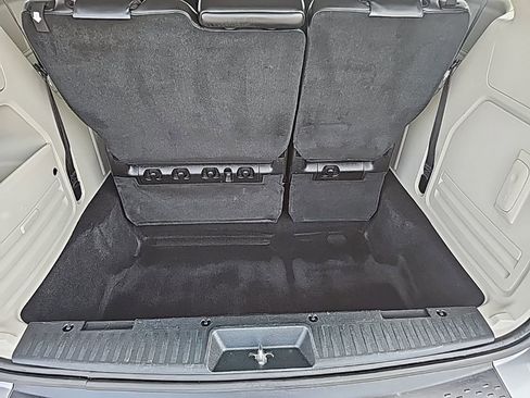 Used 2014 Chrysler Town & Country Touring-L image 22