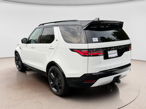 New 2026 Land Rover Discovery Dynamic SE image 3