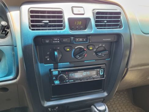 Used 2002 Toyota 4Runner SR5 AWD/4WD image 16