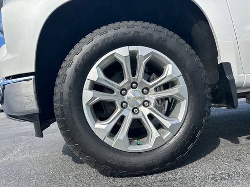 Used 2024 Chevrolet Silverado 1500 LTZ w/ LTZ Premium Package AWD/4WD image 12