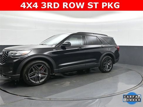 Used 2025 Ford Explorer ST-Line w/ ST-Line Street Pack image 3