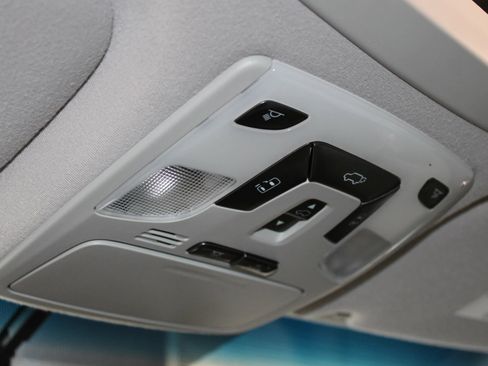 Used 2014 Toyota Sienna XLE FWD image 17