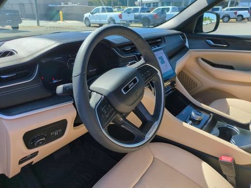 Used 2024 Jeep Grand Cherokee Limited w/ Luxury Tech Group II AWD/4WD image 14