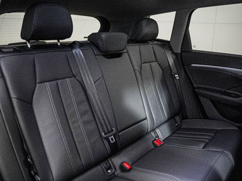 New 2025 Audi Q6 e-tron Premium image 13