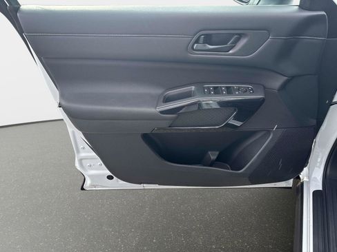 New 2025 Nissan Pathfinder SV image 16