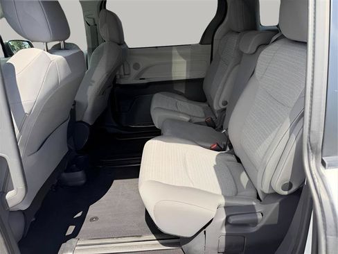 Used 2021 Toyota Sienna LE FWD image 23