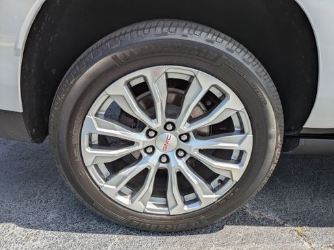 Certified 2023 GMC Yukon XL Denali image 12