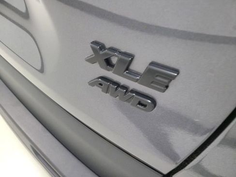 Used 2022 Toyota RAV4 XLE AWD/4WD image 8