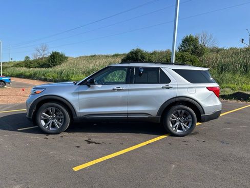 Certified 2023 Ford Explorer XLT w/ Equipment Group 202A AWD/4WD image 10