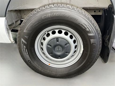 Used 2025 Mercedes-Benz Sprinter 2500 image 28