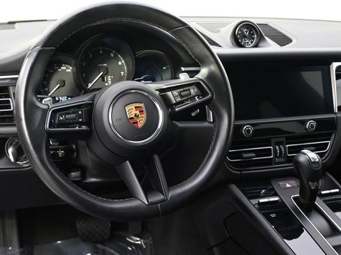 Used 2022 Porsche Macan AWD/4WD image 12