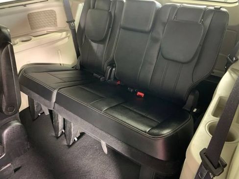 Used 2015 Chrysler Town & Country Touring-L w/ Driver Convenience Group FWD image 10