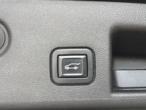 Used 2022 Chevrolet Equinox Premier AWD/4WD image 15